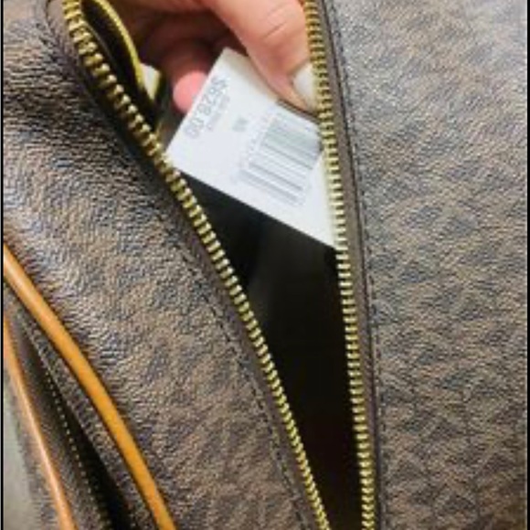 Michael Kors backpack and long wallet - Picture 2 of 6